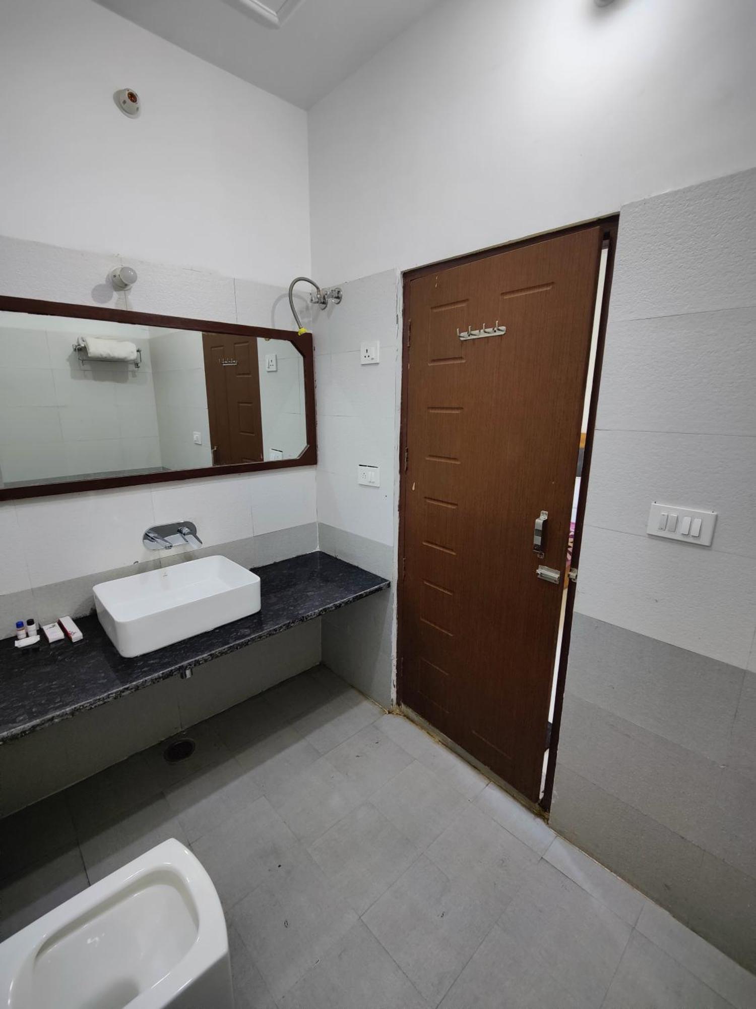Alaknanda Motel & Restaurant Rudraprayag Экстерьер фото